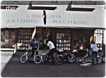 Nuestra primera librería  ANTONIO MACHADO en 1981 (video)